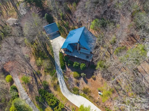 369 Deals Gap RD, Robbinsville, NC 28771