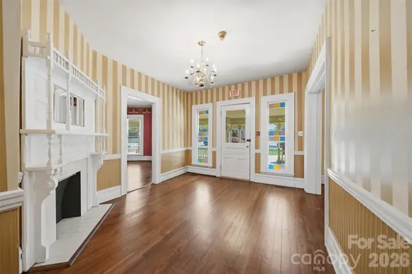 121 5th AVE NE, Hickory, NC 28601
