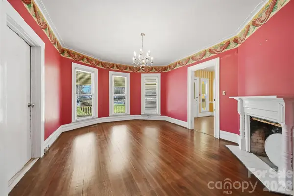 121 5th AVE NE, Hickory, NC 28601