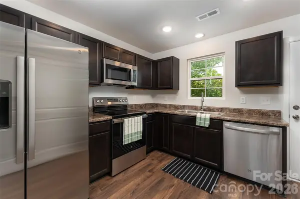 27 Forest Park RD, Marion, NC 28752