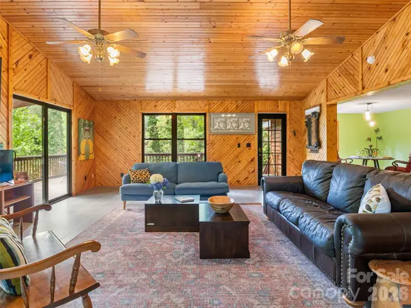 170 Mountain Farm RD, Burnsville, NC 28714