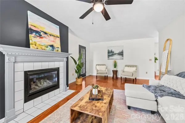 10 Orchard PL, Weaverville, NC 28787