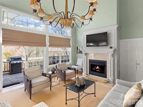 109 Poppy LN, Asheville, NC 28803