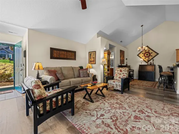 81 Outlook CIR, Swannanoa, NC 28778