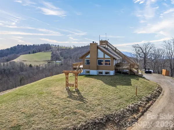 1007 Turkey Trot RD, Clyde, NC 28721
