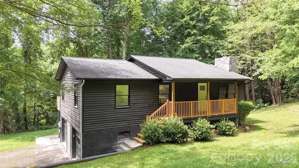 4 Smokey Mountain DR, Swannanoa, NC 28778
