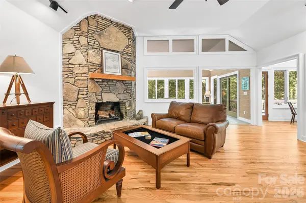 109 Chattooga RUN, Hendersonville, NC 28739