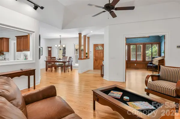 109 Chattooga RUN, Hendersonville, NC 28739