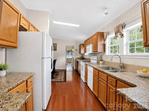 22 Brookfield LN, Old Fort, NC 28762