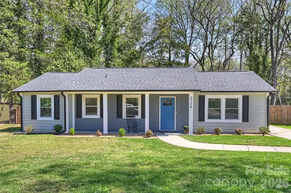 3724 Cobbleridge DR, Charlotte, NC 28215