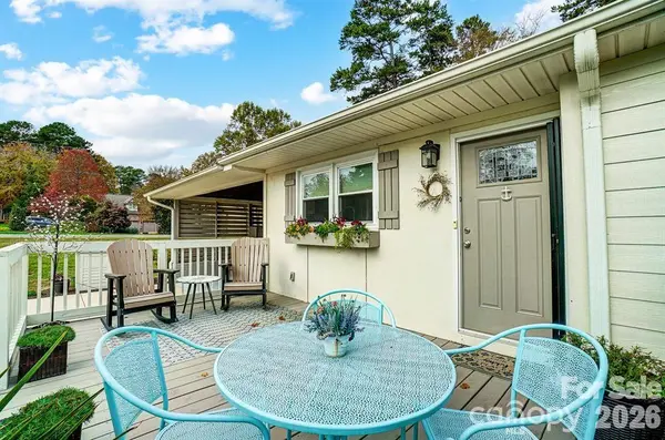 9542 Riviera DR, Sherrills Ford, NC 28673