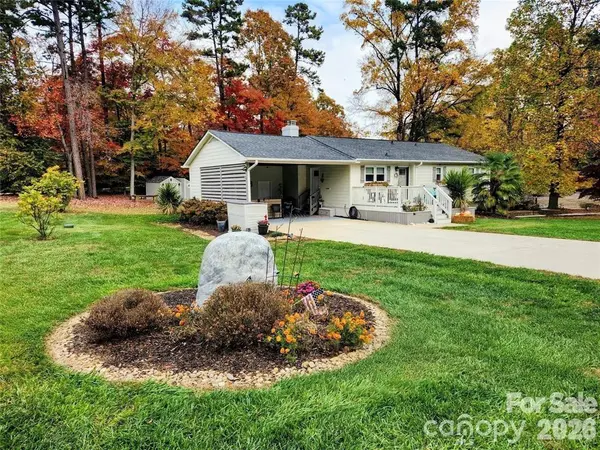 9542 Riviera DR, Sherrills Ford, NC 28673