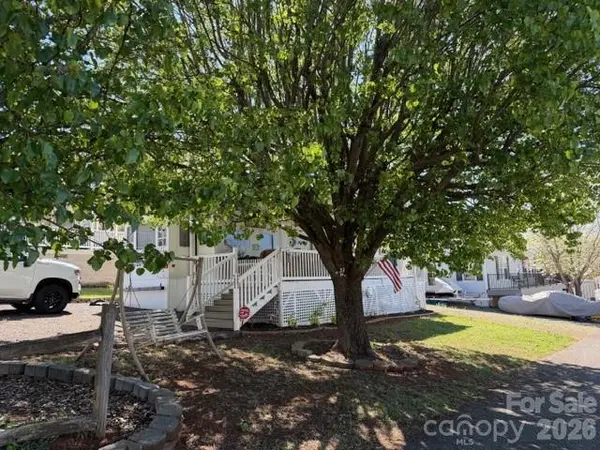 145 Grand View DR, New London, NC 28127