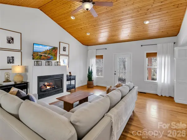 523 Brandywine RD, Waynesville, NC 28786