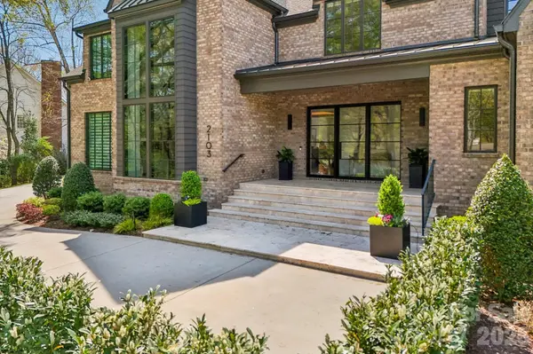 2103 Cortelyou RD, Charlotte, NC 28211