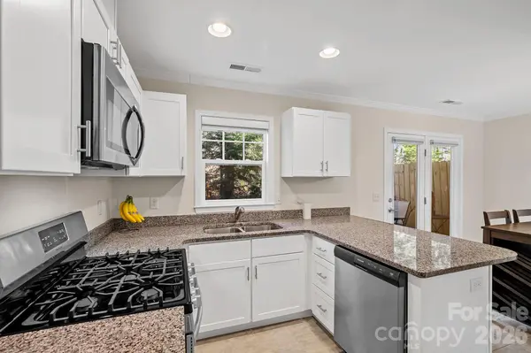 1009 Baldwin Commons DR, Arden, NC 28704