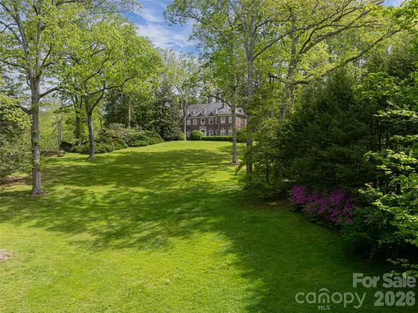 407 Vanderbilt RD, Asheville, NC 28803