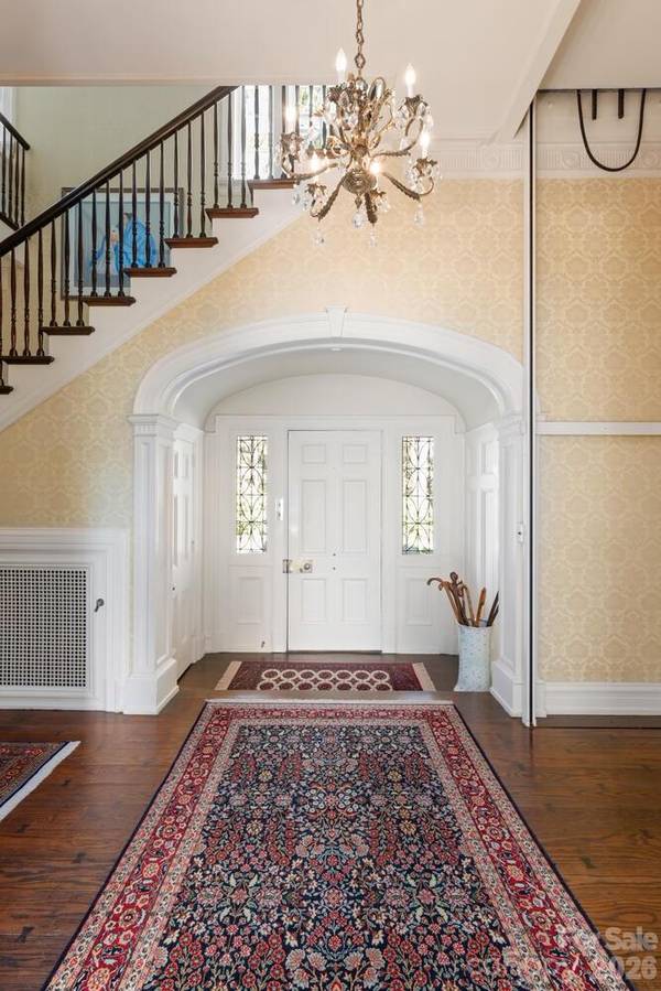 407 Vanderbilt RD, Asheville, NC 28803