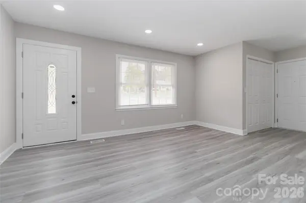 6726 Barrington DR, Charlotte, NC 28215