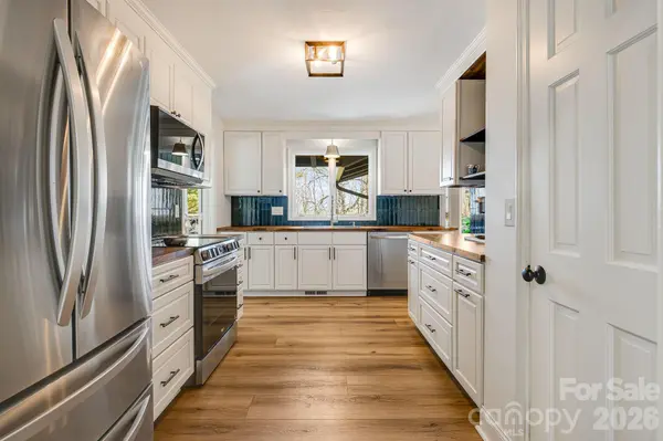 254 Orchard CIR, Laurel Park, NC 28739