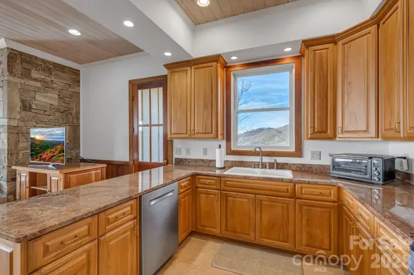 933 Thunder Ridge LN #4 & 2, Lenoir, NC 28645