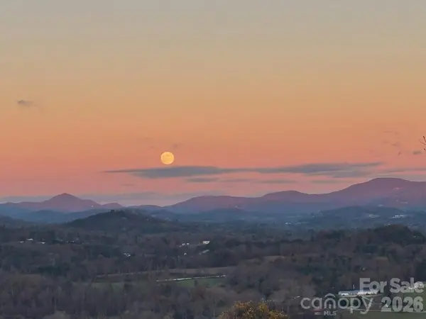 98 Rock Cliff WAY, Hendersonville, NC 28791