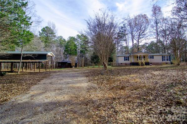 1415 Smith Woods LN, Hickory Grove, SC 29717