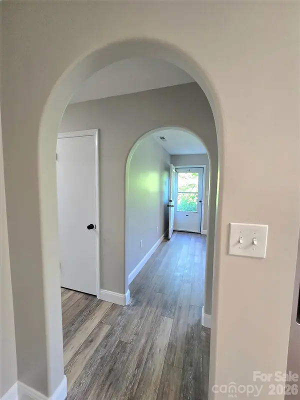 20 Mount Carmel DR, Asheville, NC 28806