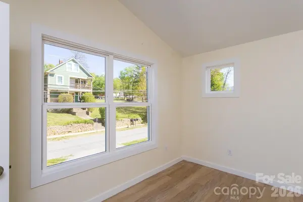 46 Vance AVE, Black Mountain, NC 28711