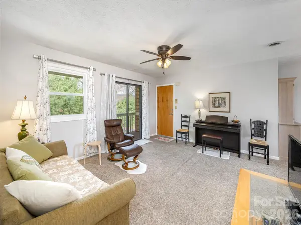 103 Oakwood PL #4, Hendersonville, NC 28792