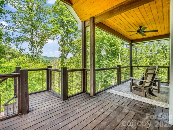5717 Turnpike RD, Horse Shoe, NC 28742