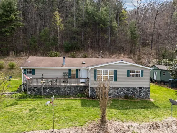 74 Chambers RD, Weaverville, NC 28787