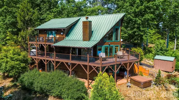 300 Williams CIR, Lake Lure, NC 28746