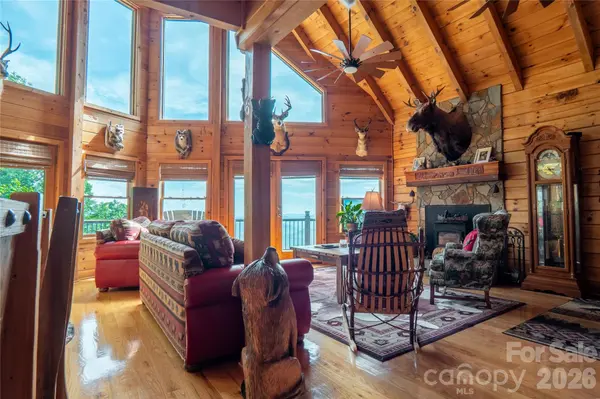 300 Williams CIR, Lake Lure, NC 28746