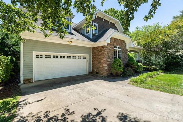 126 Carolina Bluebird LOOP, Arden, NC 28704