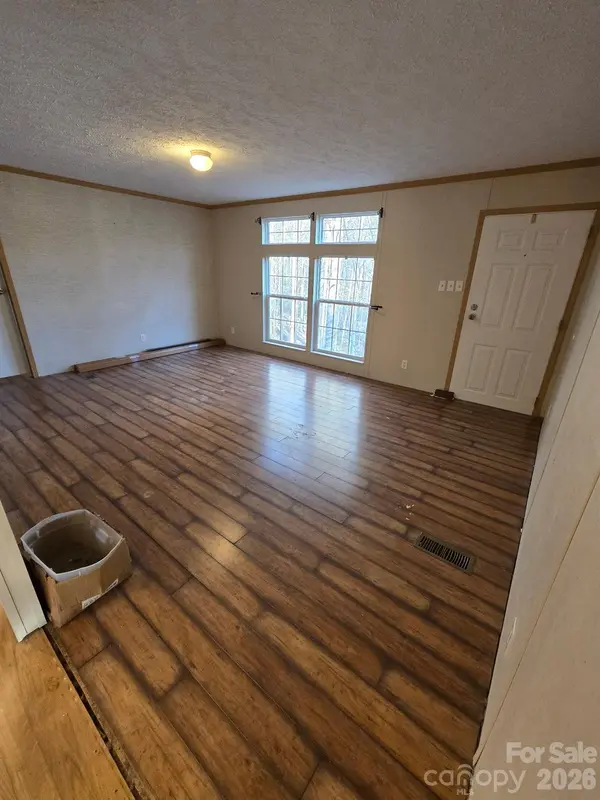 6 Woodland ST, Spruce Pine, NC 28777