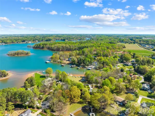 126 Aqua DR #4, Mooresville, NC 28117