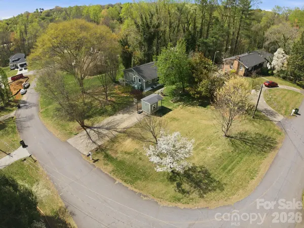 120 42nd Avenue CIR NE, Hickory, NC 28601