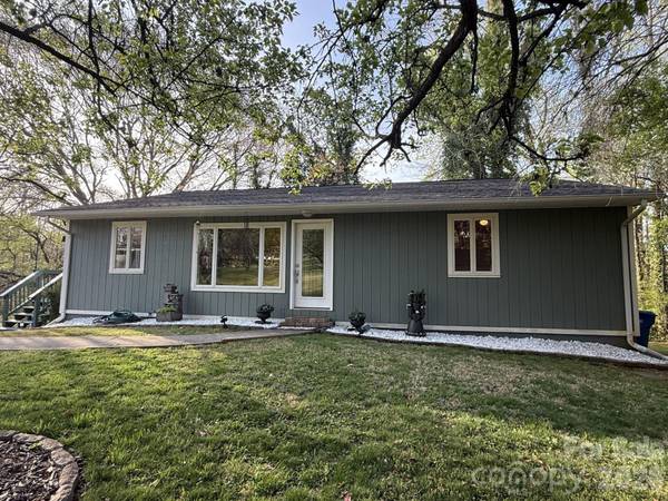 120 42nd Avenue CIR NE, Hickory, NC 28601