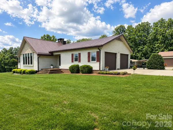 1368 Cajah Mountain RD, Hudson, NC 28638