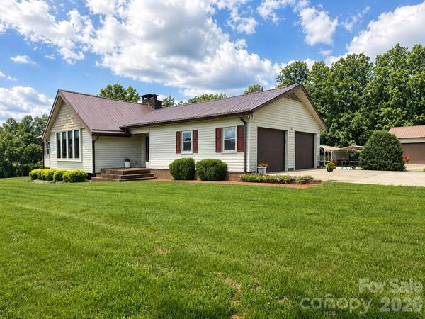 1368 Cajah Mountain RD, Hudson, NC 28638