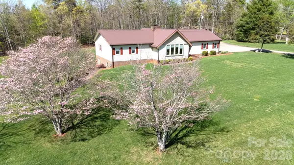 1368 Cajah Mountain RD, Hudson, NC 28638