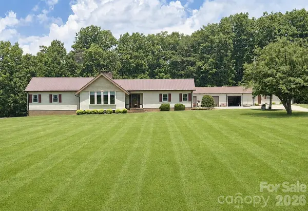 1368 Cajah Mountain RD, Hudson, NC 28638