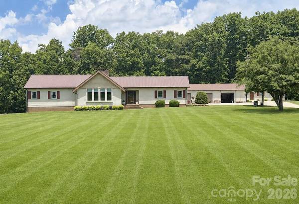 1368 Cajah Mountain RD, Hudson, NC 28638