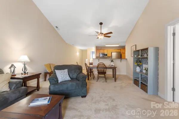 94 Foxden DR #202, Fletcher, NC 28732
