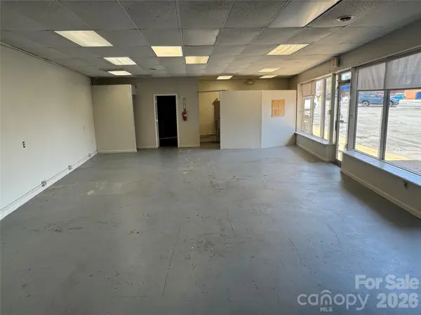 124 Fairway Shopping Center ST, Hudson, NC 28638