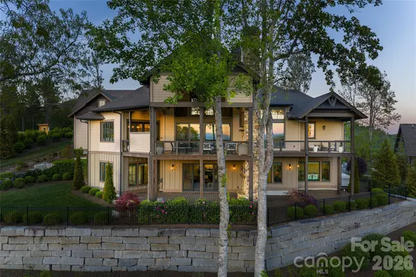 31 Bear Tree CT, Hendersonville, NC 28792