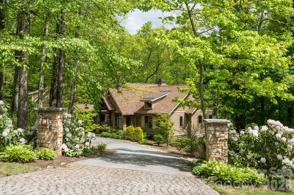 587 Autumn Sky DR, Hendersonville, NC 28792