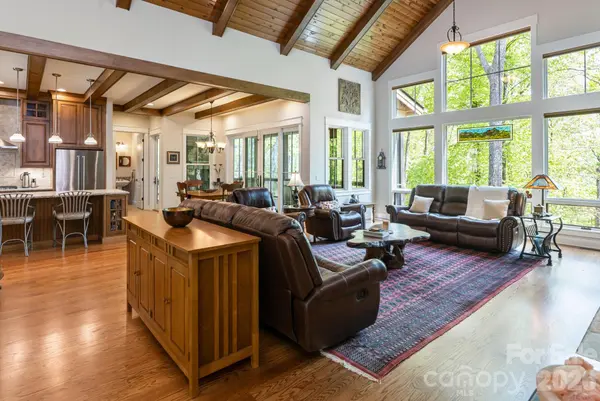 587 Autumn Sky DR, Hendersonville, NC 28792