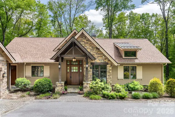 587 Autumn Sky DR, Hendersonville, NC 28792